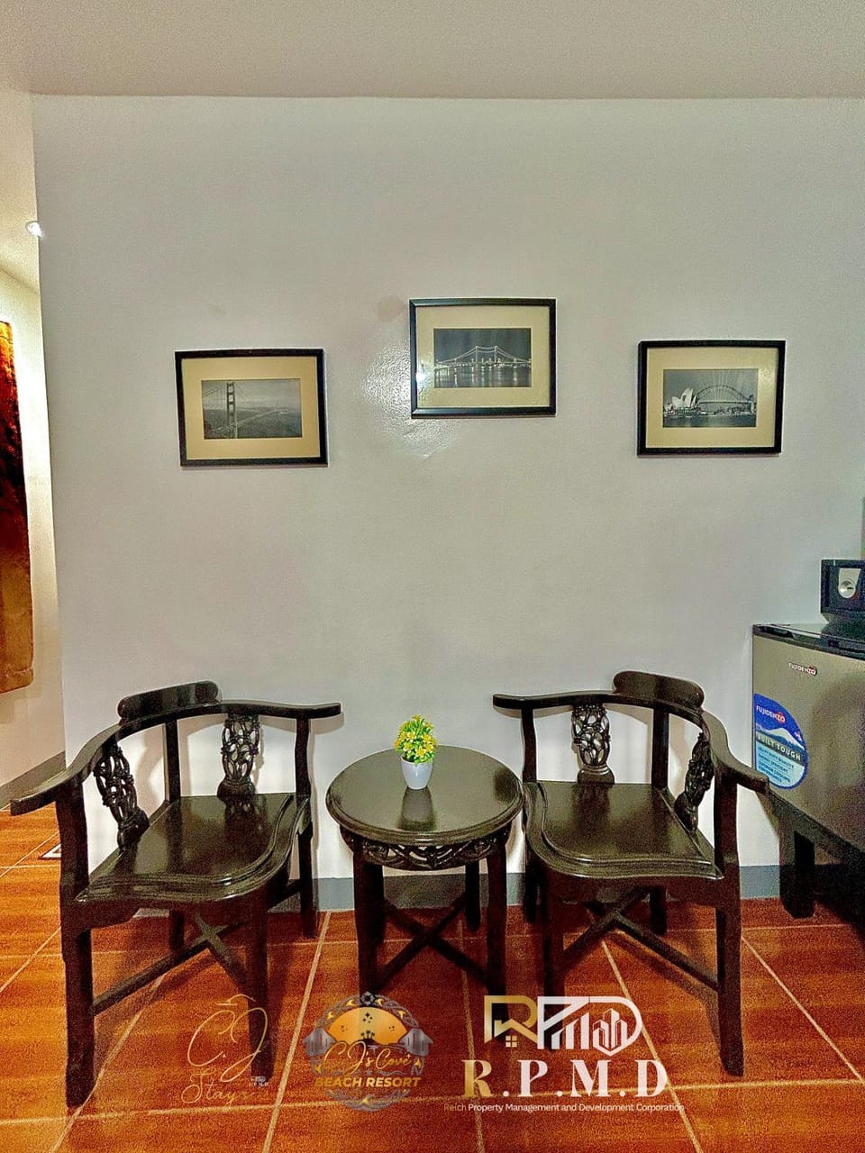 Seating area, Dining area