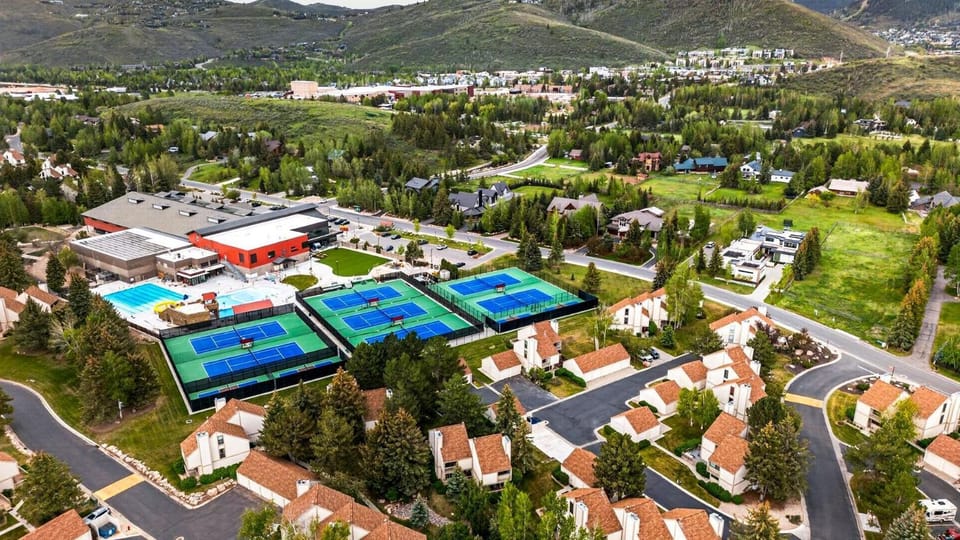 Bird's eye view, Tennis court