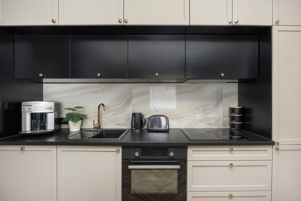 Coffee/tea facilities, Kitchen or kitchenette, stove, toaster