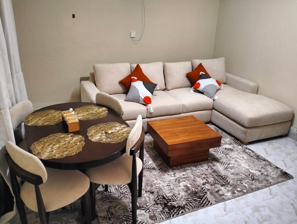 Silvery Hornbill Nest , Eldoville Apartment in Kenya