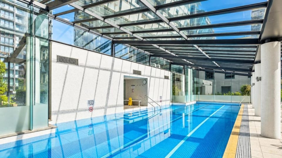 Open Living 2BR w City Views Pool Gym & Parking Apartment in Southbank