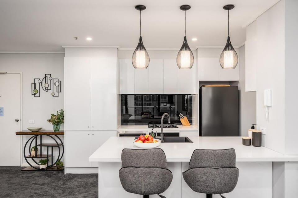 Open Living 2BR w City Views Pool Gym & Parking Apartment in Southbank
