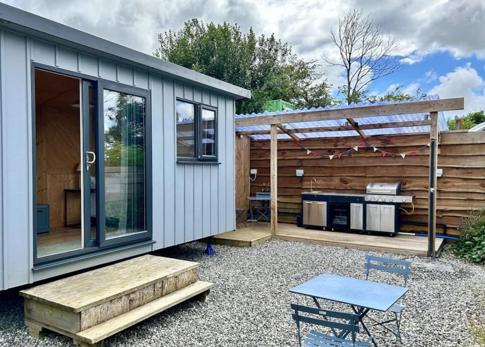 Property building, BBQ facilities, Kitchen or kitchenette