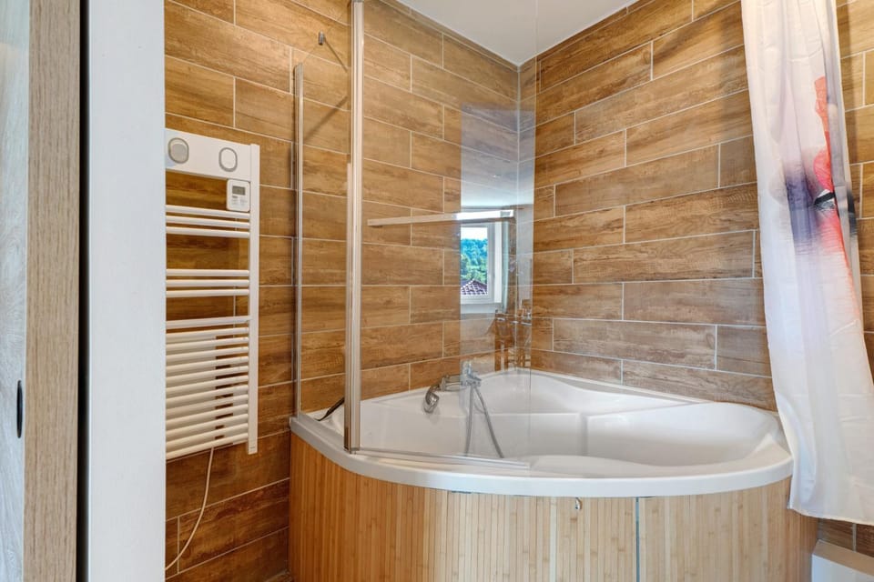 Bathroom, Living room