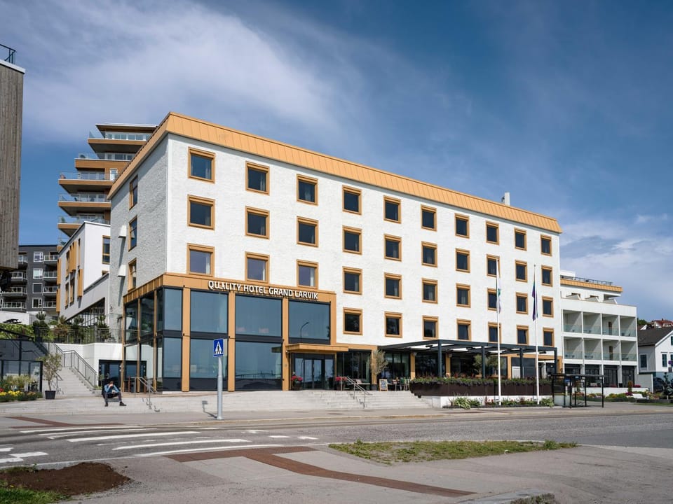 Property building, Day, Location, Parking