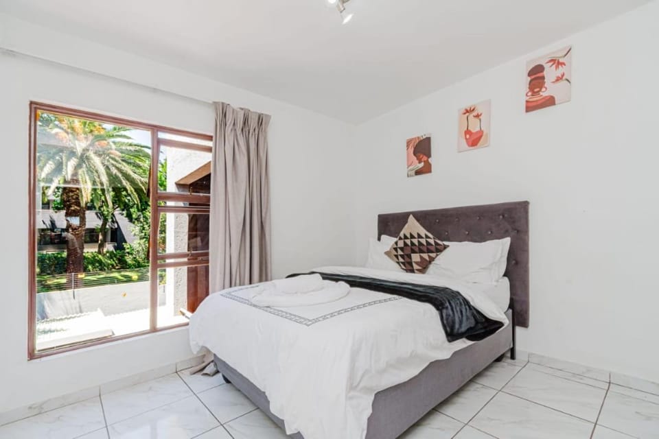Sandton Luxury 3 bedroom Apartment in Sandton
