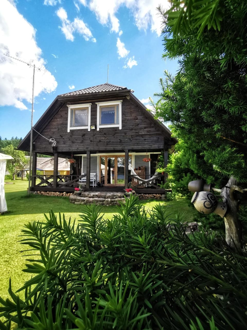 Property building, Patio, Day, Neighbourhood, Summer, Balcony/Terrace, Seating area, Inner courtyard view