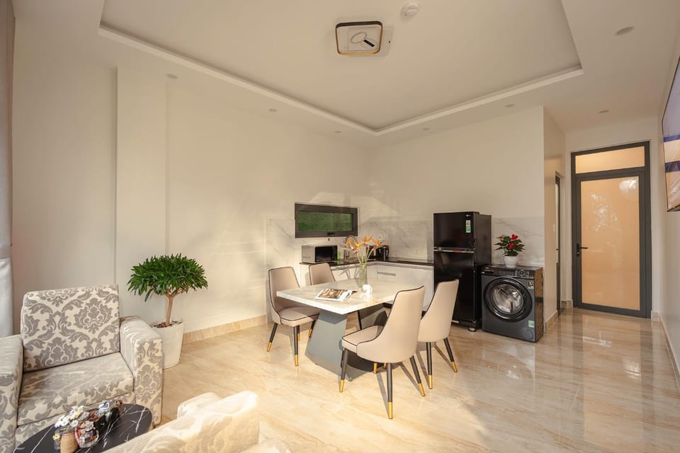 Communal lounge/ TV room, TV and multimedia, Kitchen or kitchenette, Living room, Seating area, Dining area