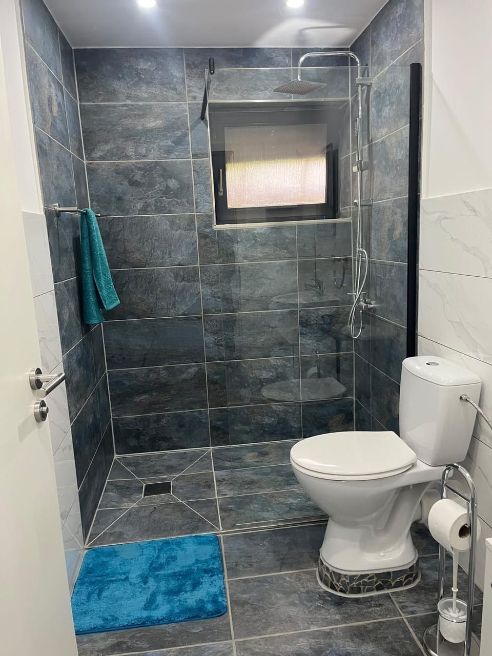 Bathroom, Living room