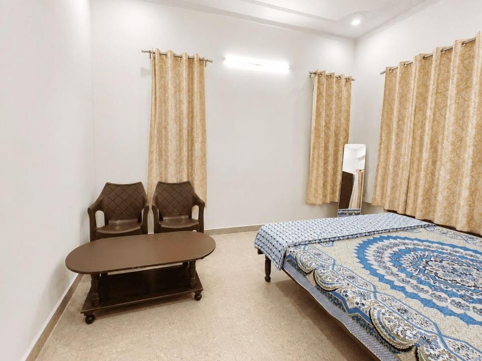 Seating area, Bedroom