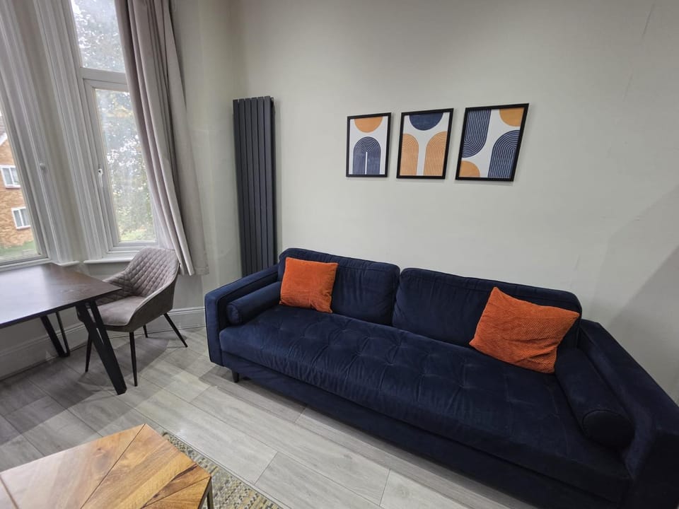 flat in wembley with parking Apartment in Wembley