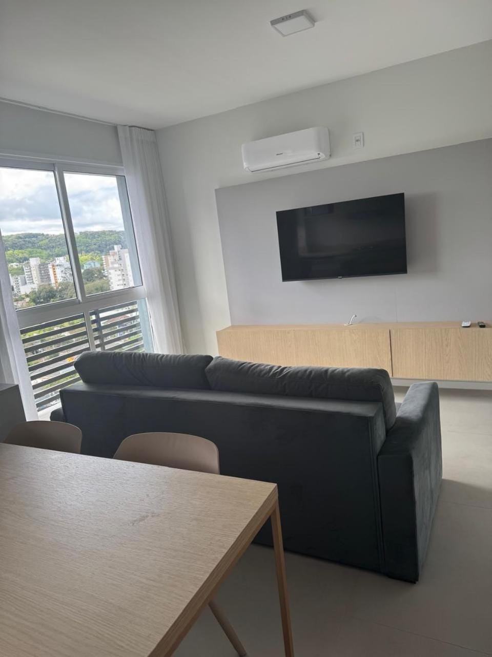 Communal lounge/ TV room, TV and multimedia, Living room, Seating area, Dining area, Evening entertainment, air conditioner