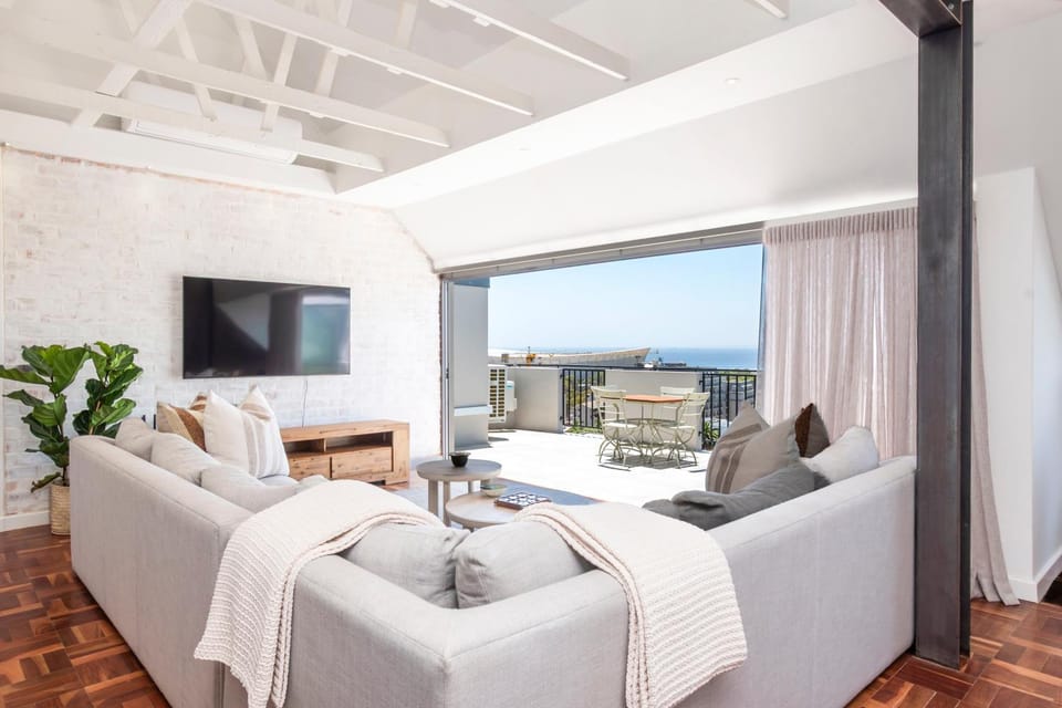 Sicilia Penthouse - Sea-View Terrace - 3 King Beds Apartment in Cape Town