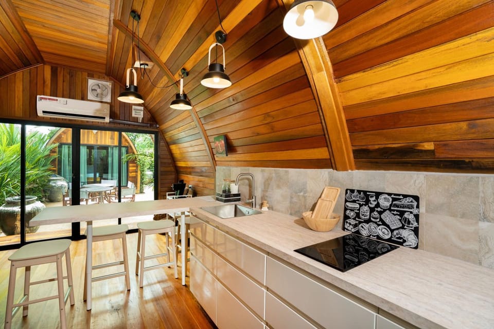 Kitchen or kitchenette, Seating area, Dining area