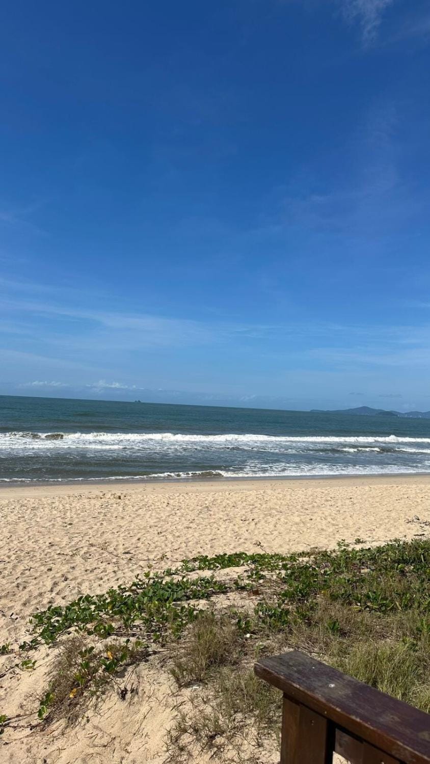 Apto pé na areia home club, piscinas aquecidas, 6 pessoas Apartment in State of Santa Catarina