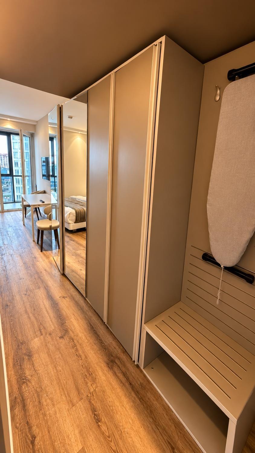 Kitchen or kitchenette, Dining area, wardrobe