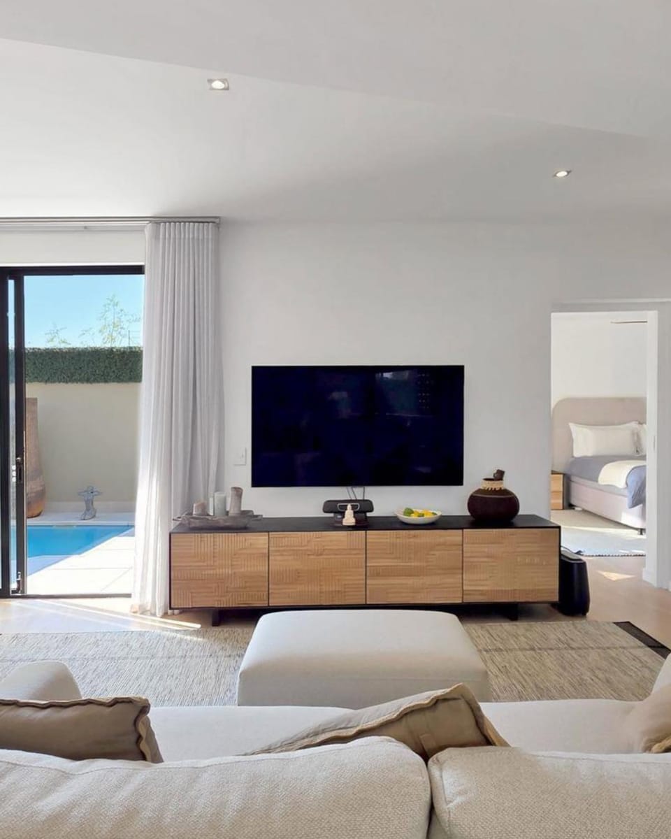 Bed, TV and multimedia, Living room, Photo of the whole room, Seating area, Evening entertainment, Bedroom, Pool view, Swimming pool