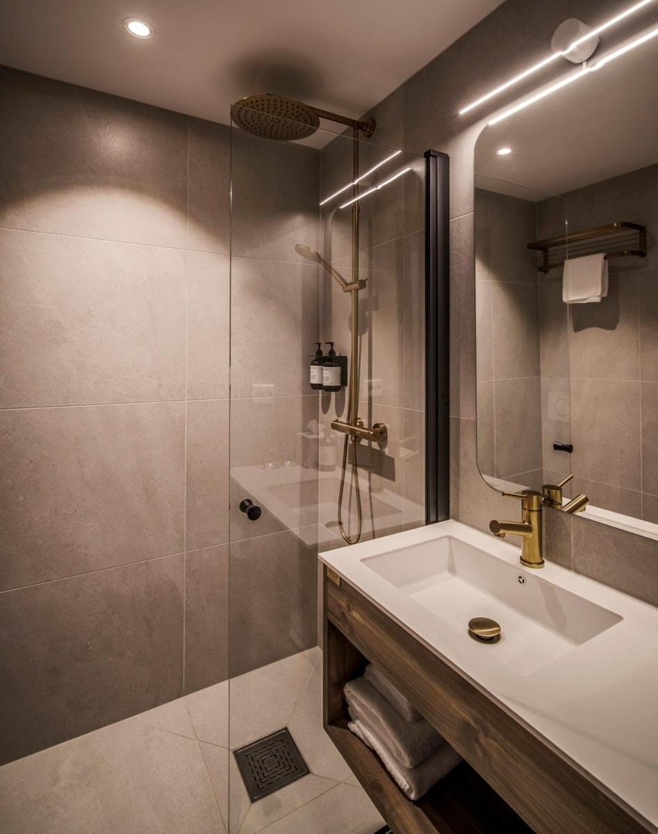 Shower, Bathroom