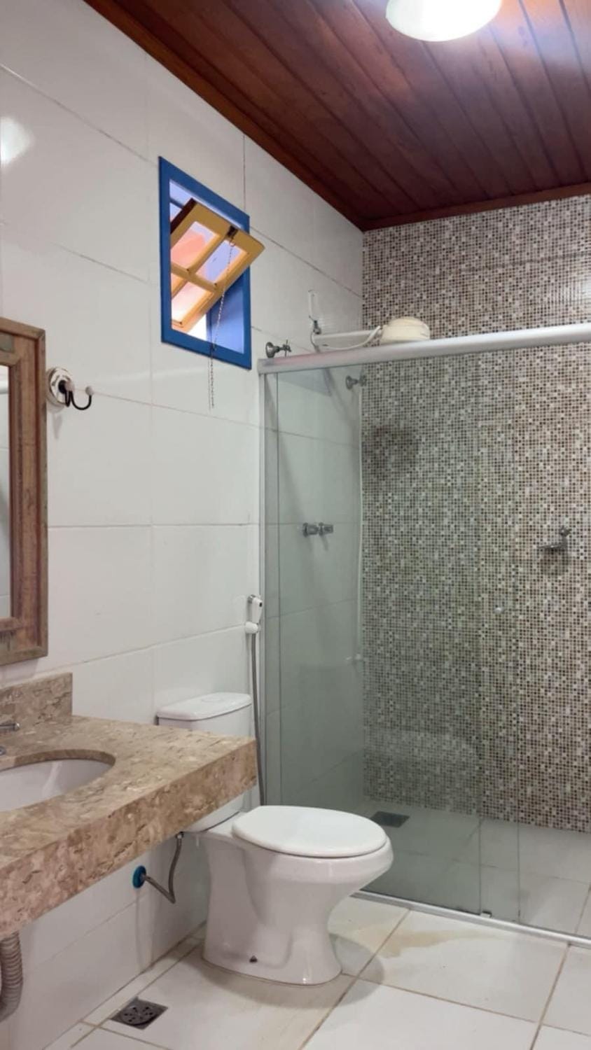 Shower, Toilet