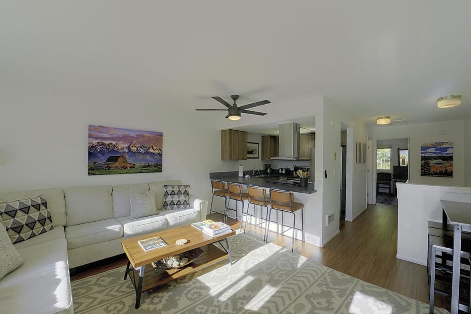 Walk to Snow King & Jackson Town Square! Cozy Unit House in Jackson
