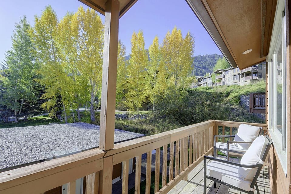 Walk to Snow King & Jackson Town Square! Cozy Unit House in Jackson