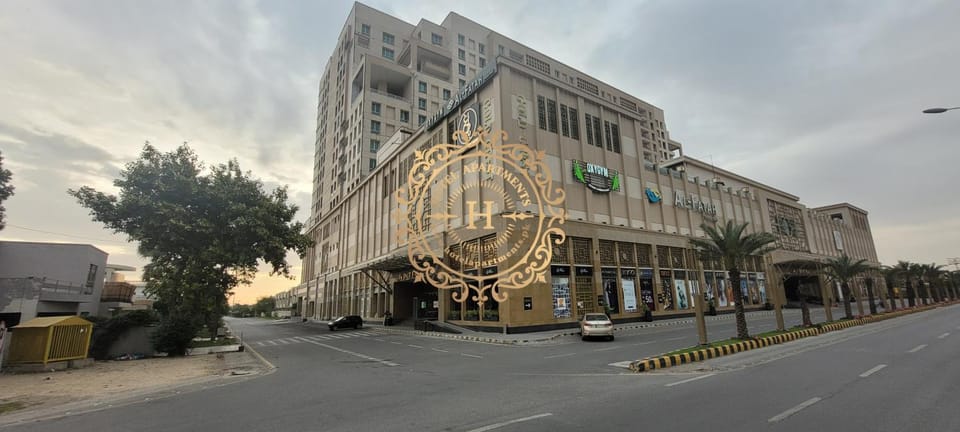 Goldcrest Luxury Apartments Apartment in Lahore