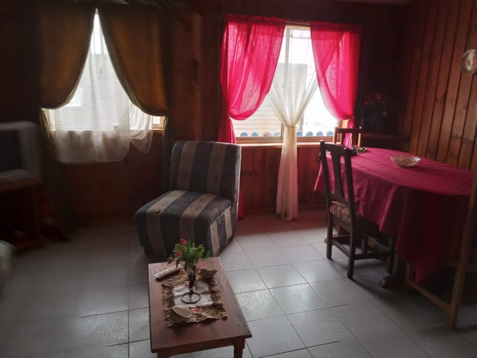 Las tres pascualas House in O'Higgins, Chile