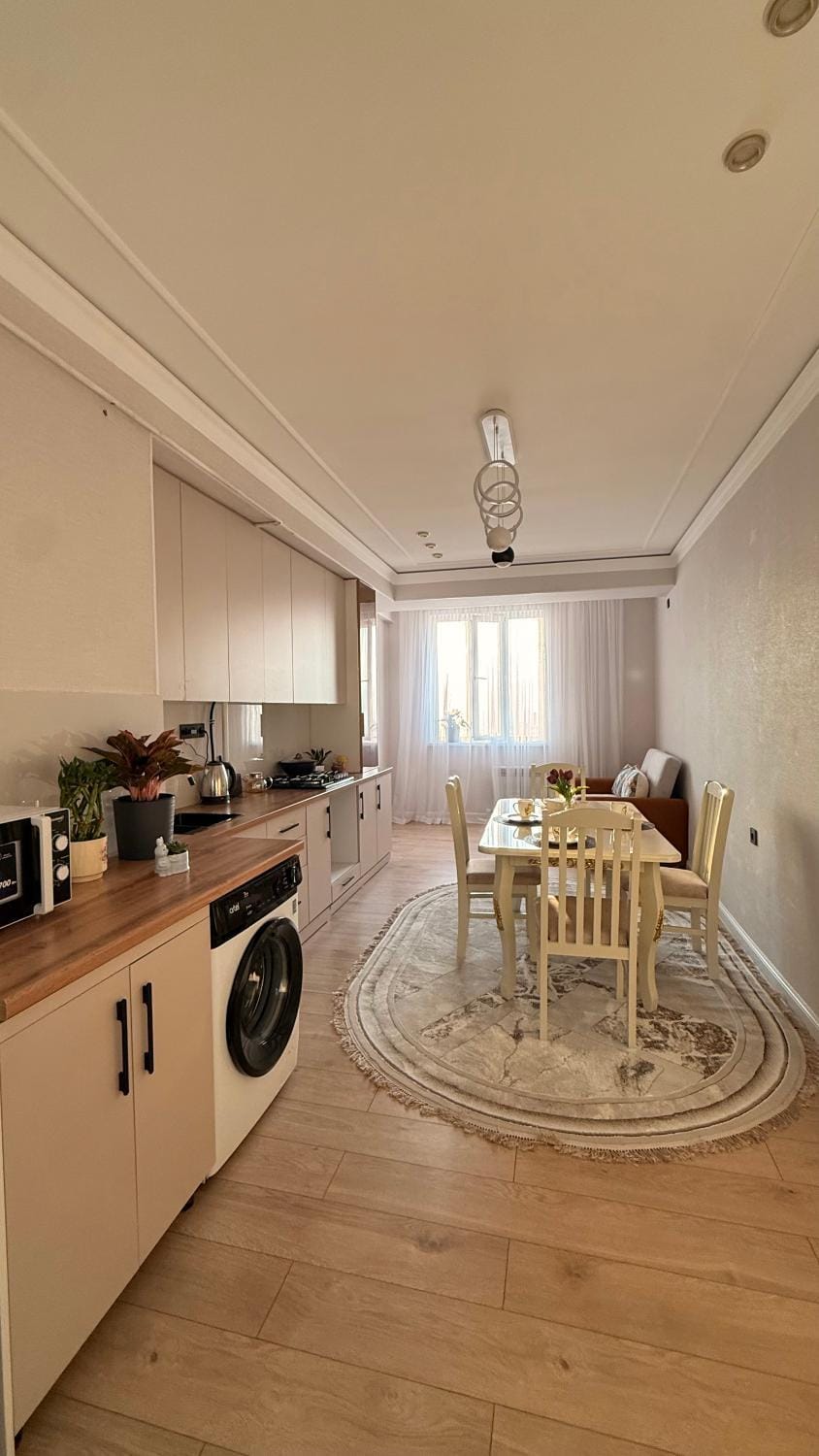 Coffee/tea facilities, Kitchen or kitchenette, Dining area, stove
