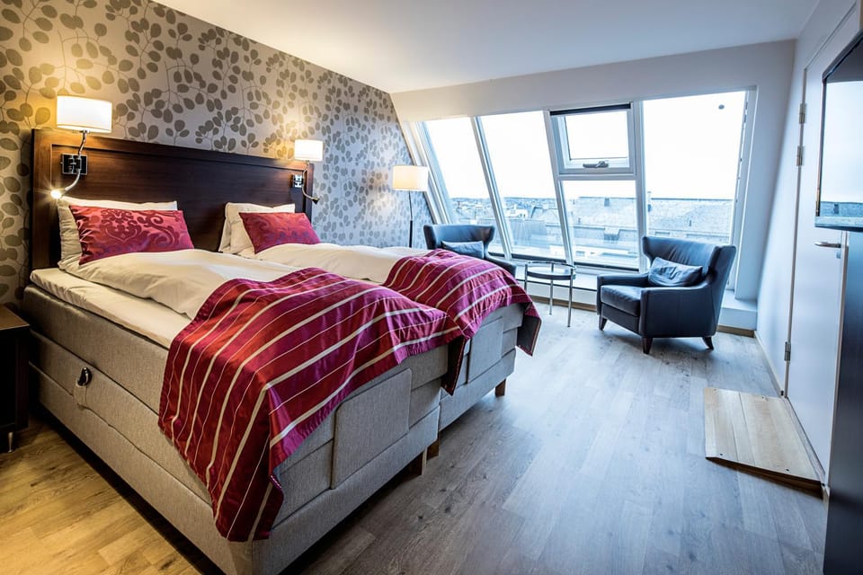 Bed, Seating area, Bedroom