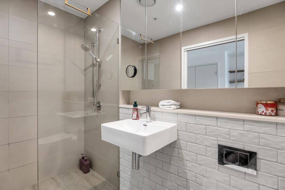 Stylish 1BDR Apt with Rooftop BBQ in Lane Cove Apartment in Sydney
