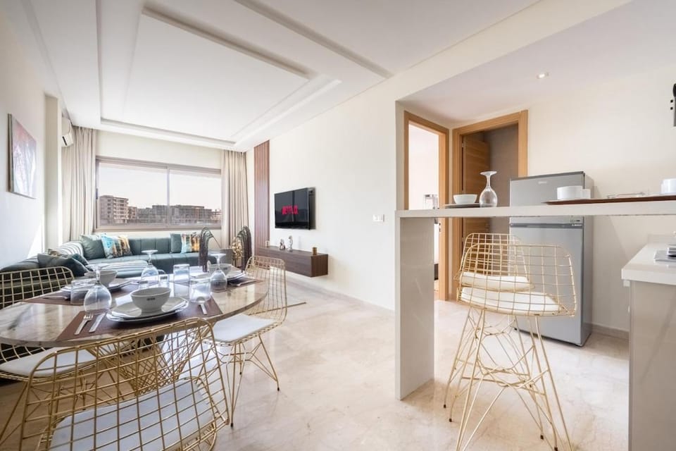 Stylish Central Hideaway - Chic with Balcony Views Apartment in Marrakesh