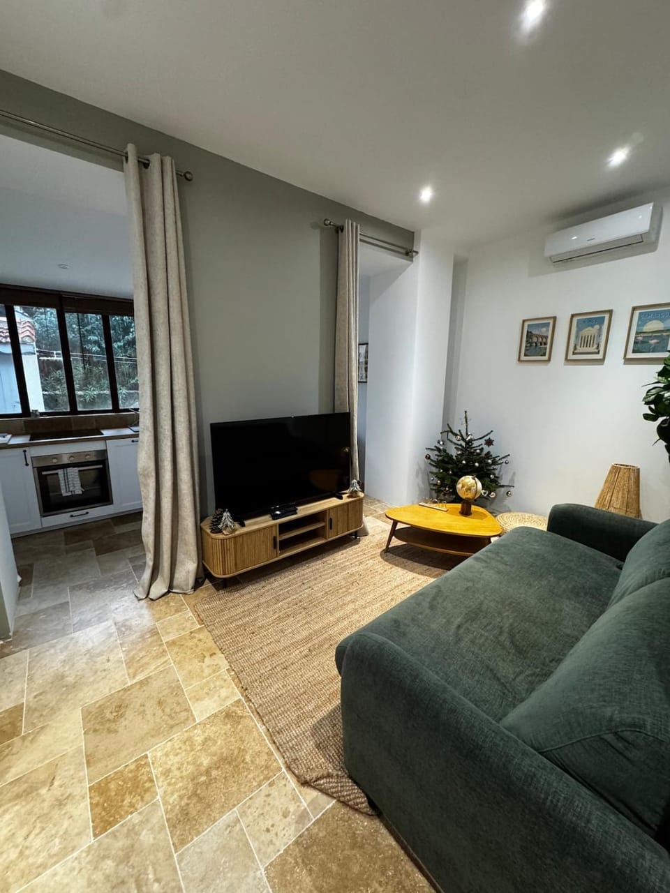 TV and multimedia, Living room, air conditioner