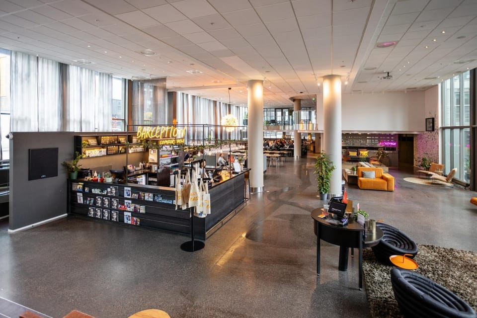 Coffee/tea facilities, Lobby or reception, Food and drinks, Seating area, Location