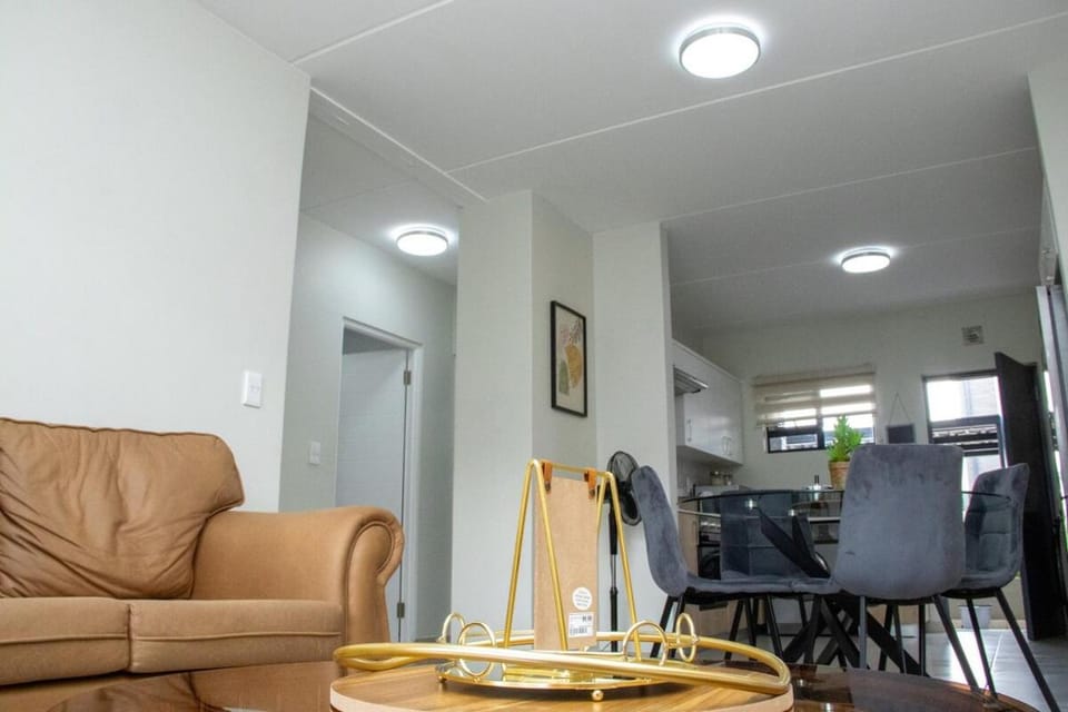 Sandton Garden Apartment - Backup Power and Water Apartment in Sandton