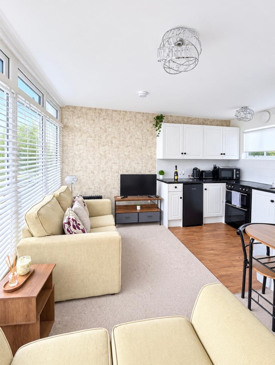Cherry Park Retreat Apartment in Chapel Saint Leonards