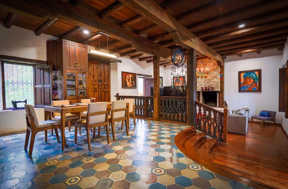 Hacienda Colonial, con jardines y chimeneas House in San Cristobal de Casas