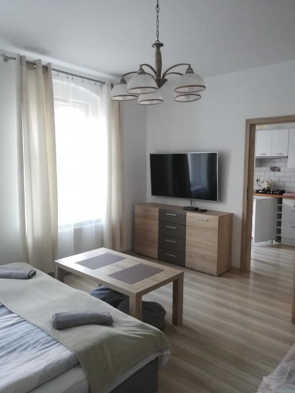 Communal lounge/ TV room, Bed, TV and multimedia, Living room, Photo of the whole room, Seating area, Bedroom