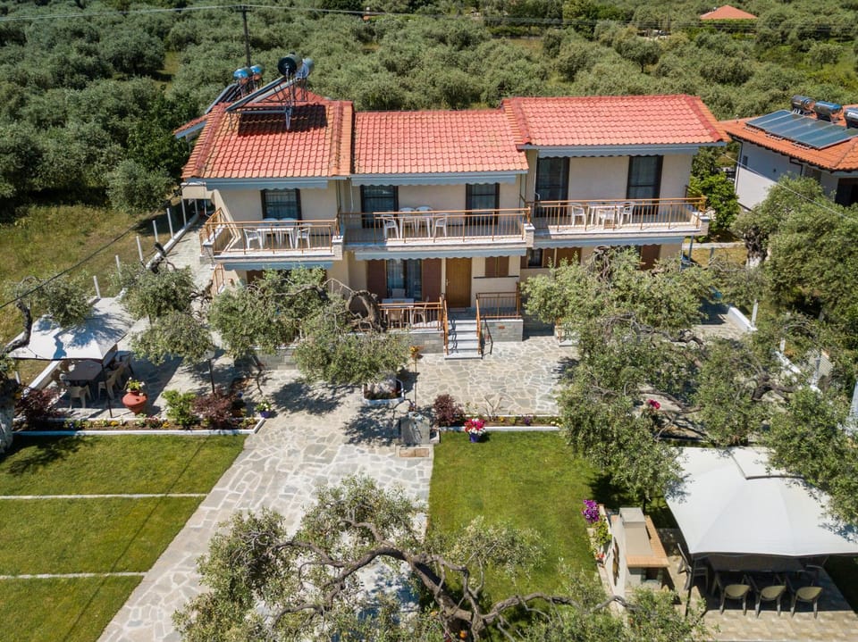 Property building, Nearby landmark, Natural landscape, Bird's eye view, Garden, Garden view