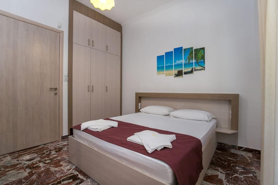 Bed, Photo of the whole room, Bedroom, towels, wardrobe