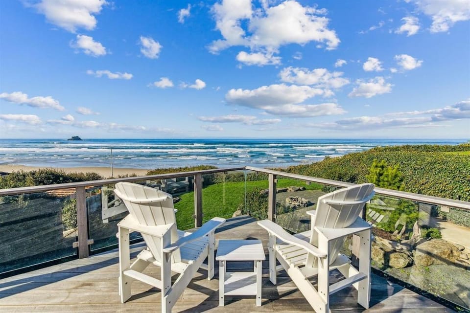 Whaletopia - Spectacular Oceanfront Vistas! House in Arch Cape