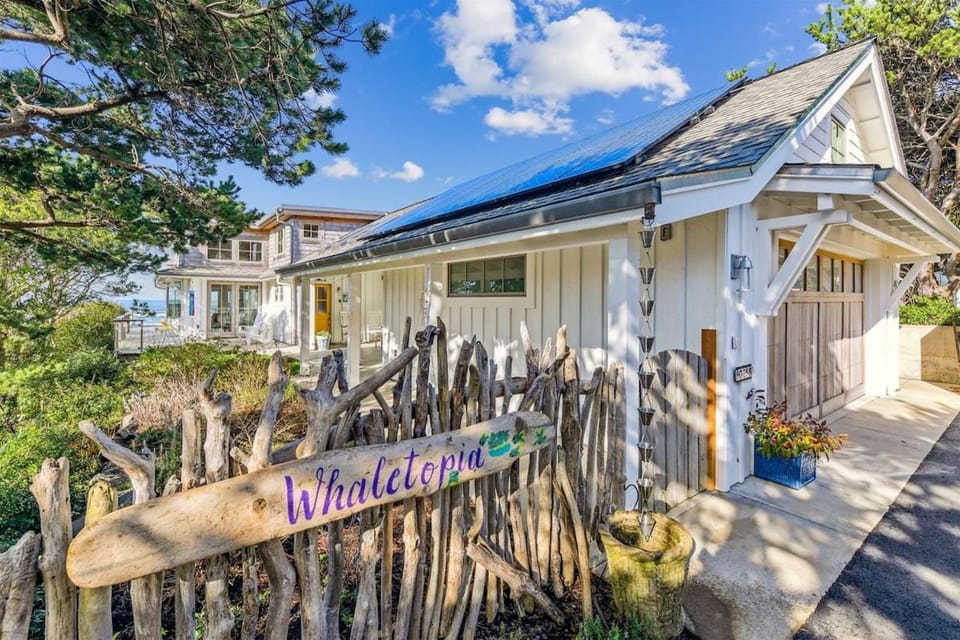 Whaletopia - Spectacular Oceanfront Vistas! House in Arch Cape