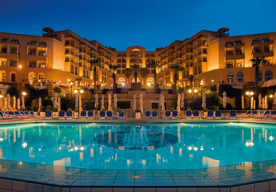 Property building, Night, Pool view, Swimming pool, Swimming pool, sunbed