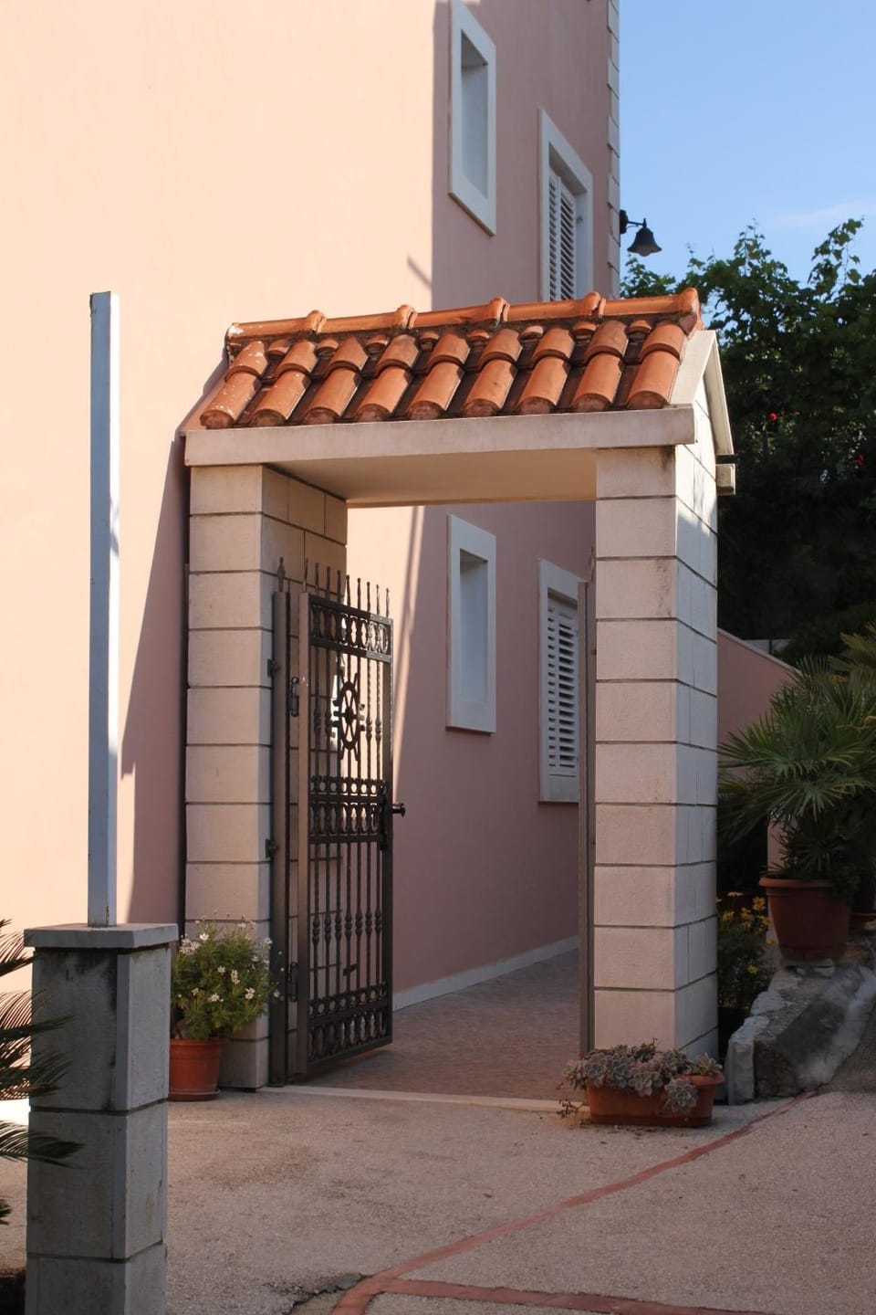 Location, children, Family