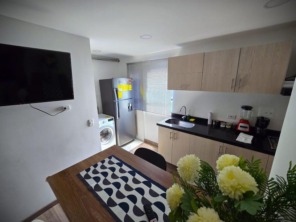 Stylish & Minimalist Apartment, up to 6 Apartment in Bogota