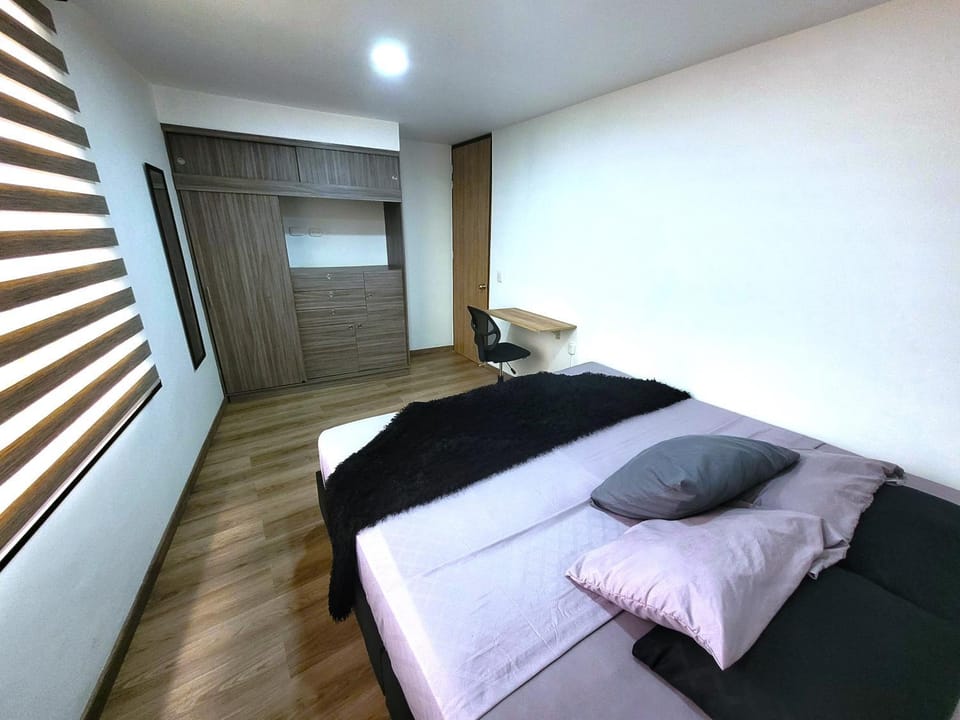 Stylish & Minimalist Apartment, up to 6 Apartment in Bogota