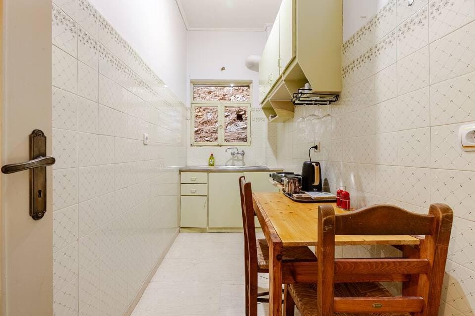 Ermile Apartment in Athens