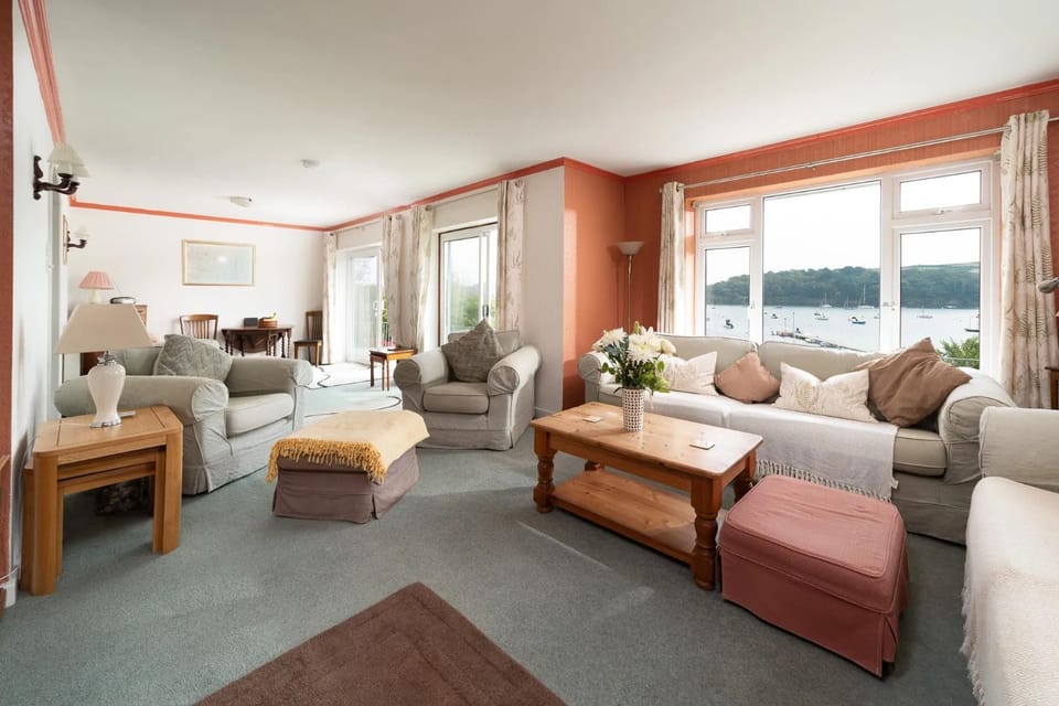 Communal lounge/ TV room, Living room
