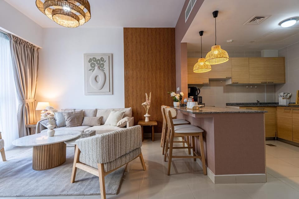 Kitchen or kitchenette, Living room, Seating area, Dining area