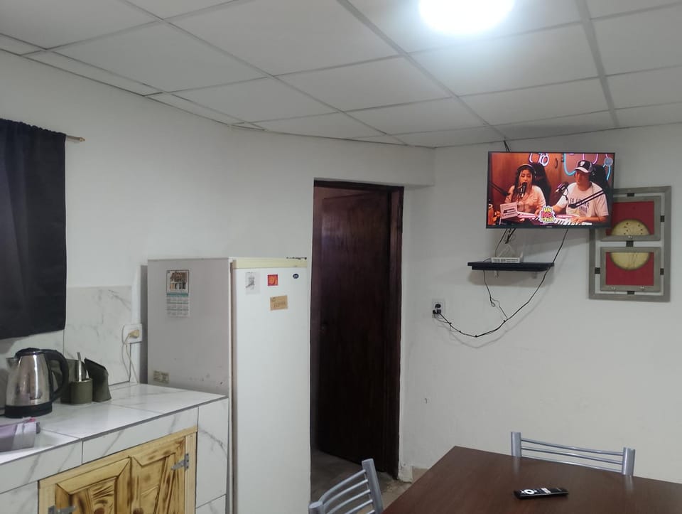 Coffee/tea facilities, Kitchen or kitchenette, oven