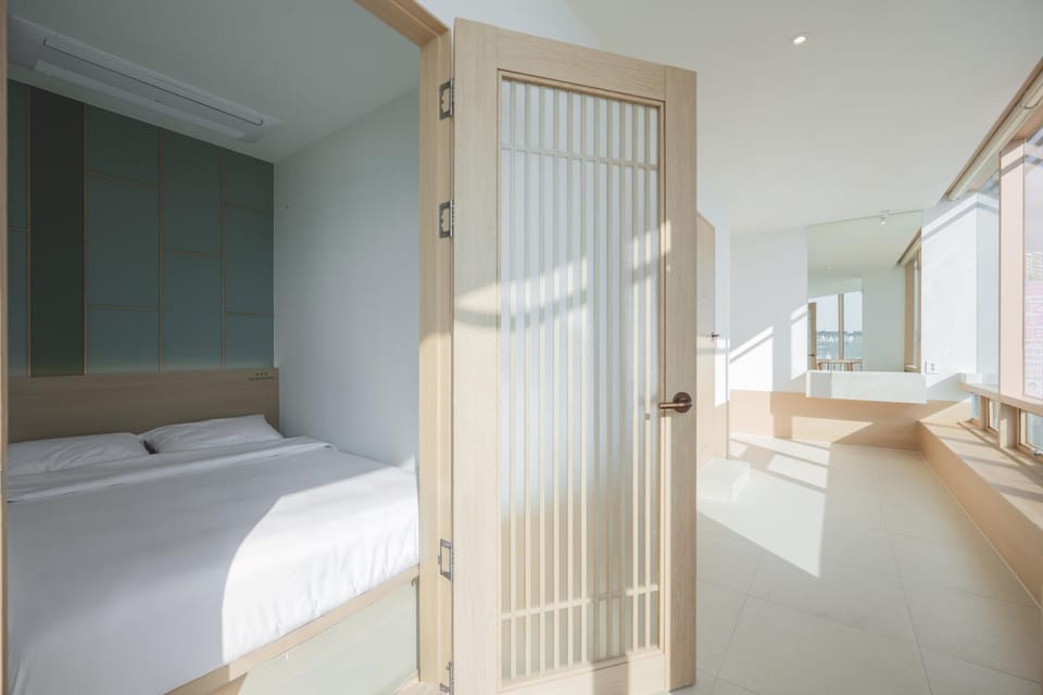 Muhaeon Gwangalli Oceanview Jacuzzi Stay Apartment in Busan